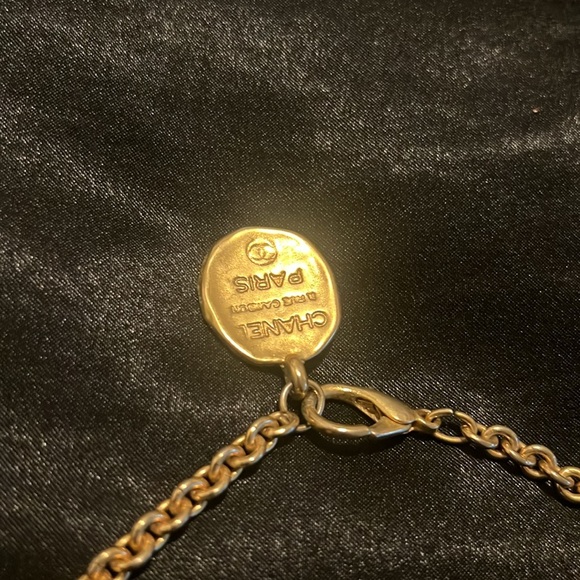 CHANEL Vintage 1980s Medaillon Gold Tone Necklace - Picture 3 of 7